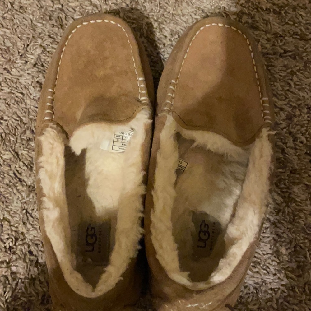 Ugg Australia Slippers Tan - size 9